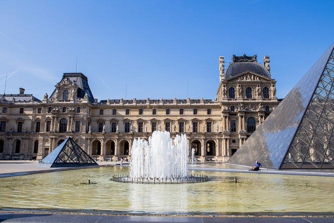 Louvre Museum Masterpieces with Reserved Access Fully Guided Tour