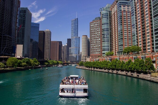 45-Minute Chicago River Architecture Tour from Magnificent Mile